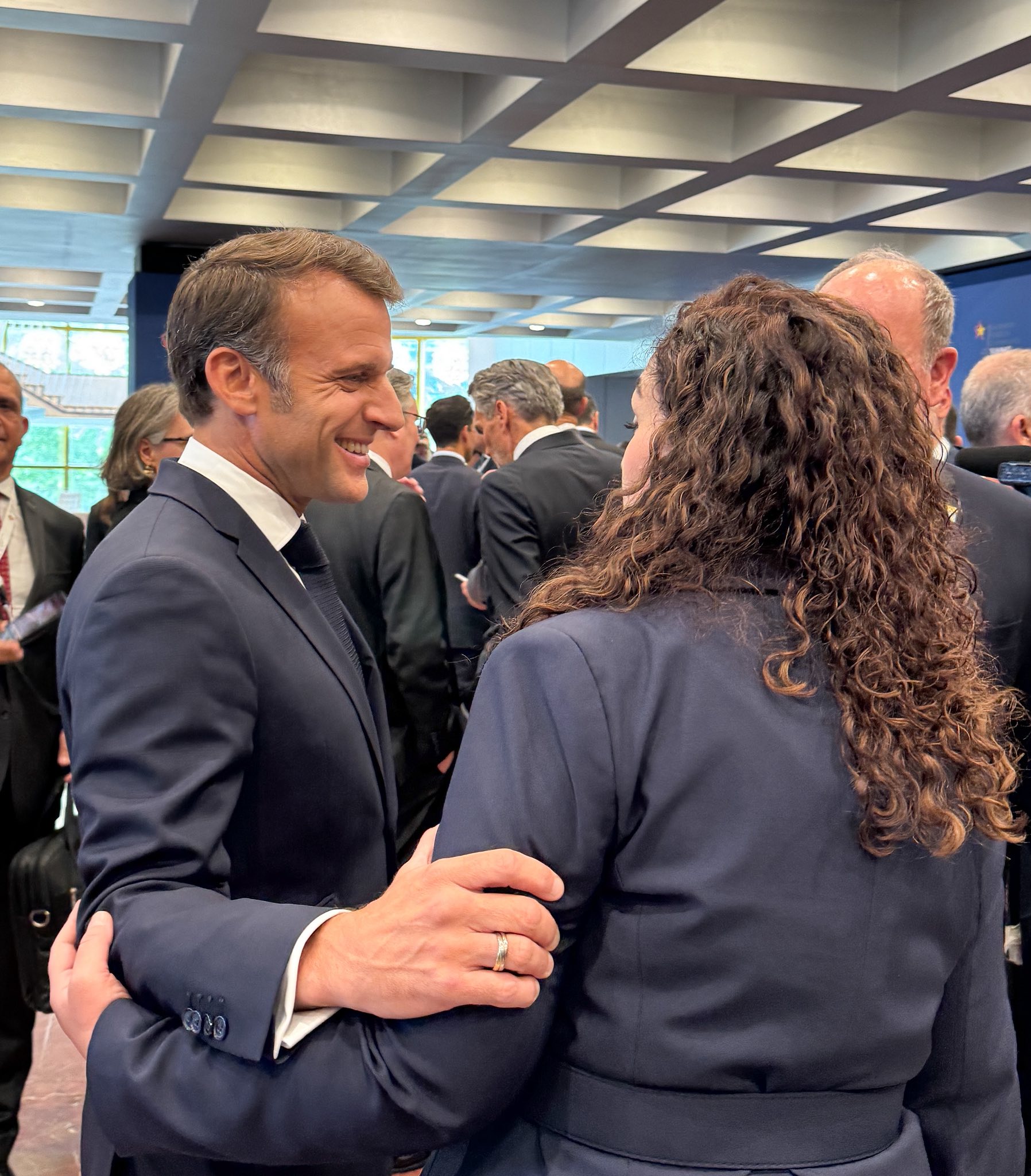 Mund të jetë një imazh i 3 persona