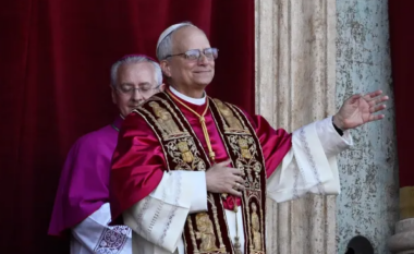 Çfarë dimë për emrin papnor Leo?