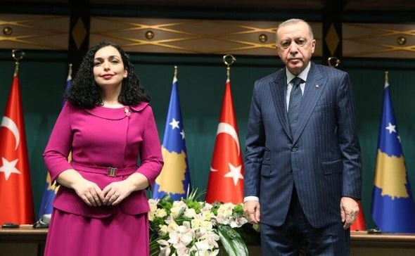 Erdogan uron Kosovën për 16-vjetorin e Pavarësisë, e konfirmon pjesëmarrjen e Osmanit në Forumin Diplomatik të Antalisë