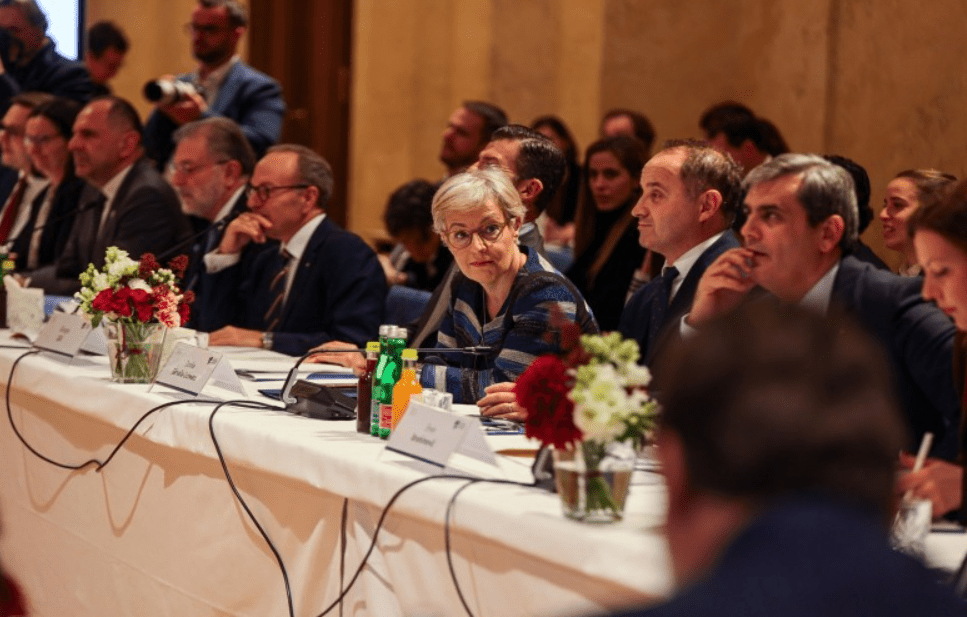 Gërvalla në Vjenë, kërkon heqje të masave ndaj Kosovës dhe drejtësi për su*lmin në Banjskë