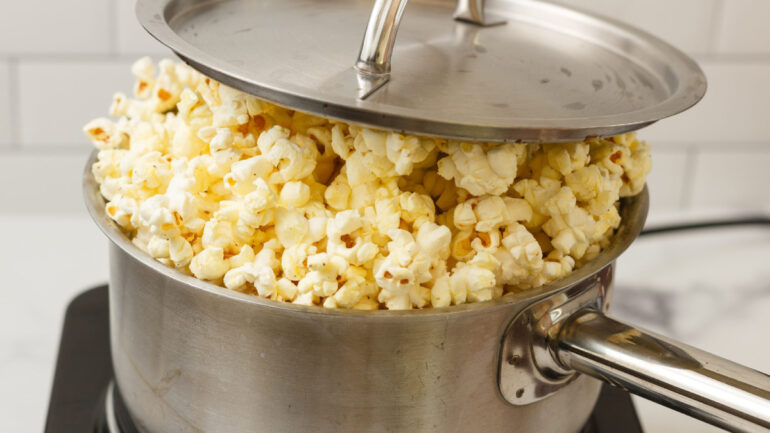 Pesë ushqime të lehta që mund t’i konsumoni para gjumit, ja cilat janë ato – Ekonomia Online