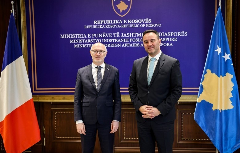 Konjufca takon ambasadorin francez, flasin për integrimin në BE dhe KiE