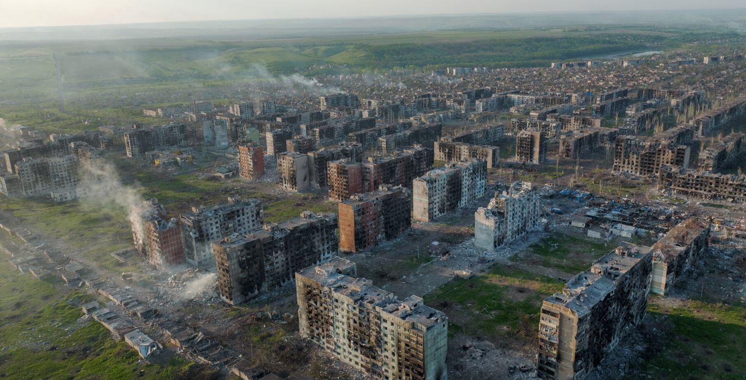 “Krejt çka mbeti pasi hynë rusët”, pamjet nga Bakhmuti bëhen virale (VIDEO)