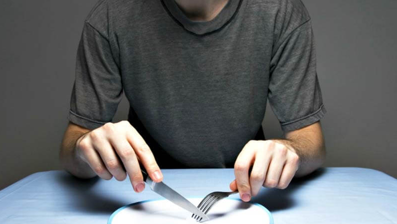 Ushqimet që nuk duhet t’i hani asnjëherë në barkun bosh – Ekonomia Online