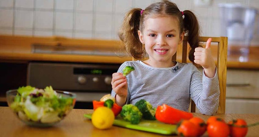 Rreziqet dhe përfitimet e të rriturit fëmijën si vegan – Ekonomia Online