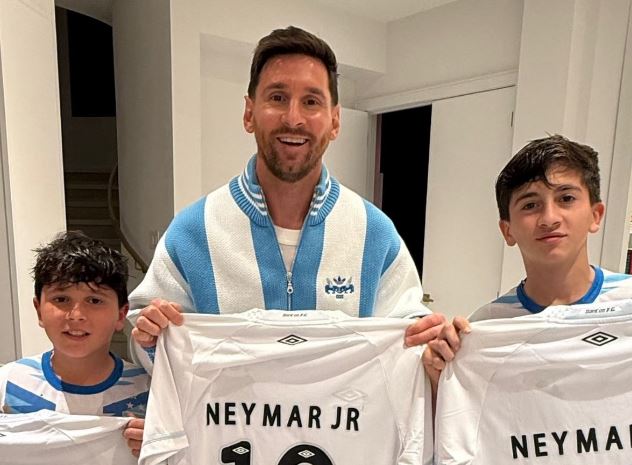 Gjest i veçantë, Neymar i dërgon fanellën e tij Messit – Ekonomia Online