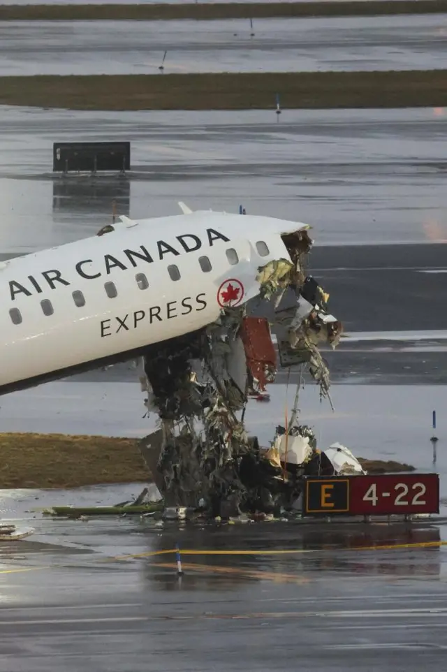 Hunda e një aeroplani të Air Canada është dëmtuar dukshëm