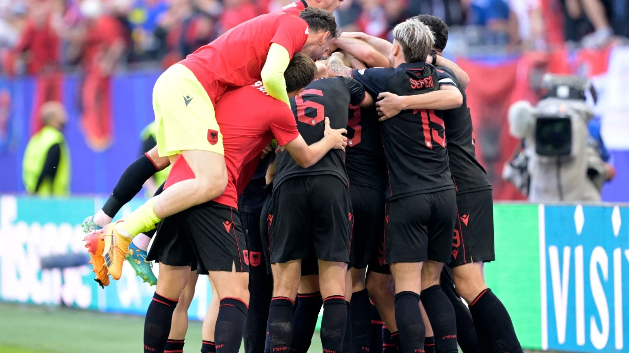 UEFA nuk i lejon fanellën kuqezi Shqipërisë në ndeshjen kundër Polonisë – Ekonomia Online