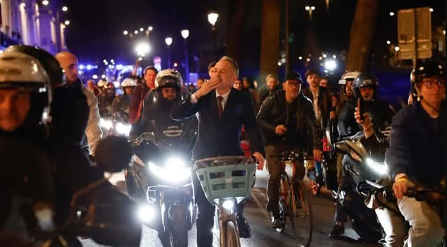 Parisi në duart e të së majtës, kush është lideri i ri që befasoi Francën?