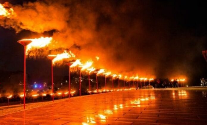 Nata e Zjarreve, në Prekaz ndizen flakadanët