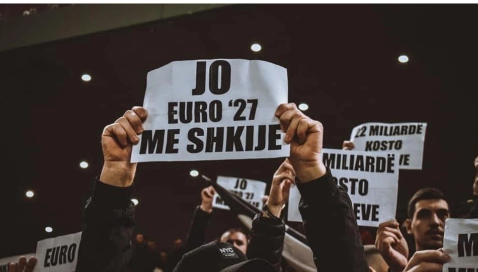 Tifozat Kuq e Zi shpërthejnë ndaj FSHF-së: Po na heshtin me vetëdije