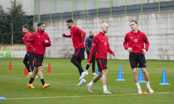 Kombëtarja e Shqipërisë nis përgatitjet “anti-Poloni”, tre lojtarë munguan sot – Ekonomia Online