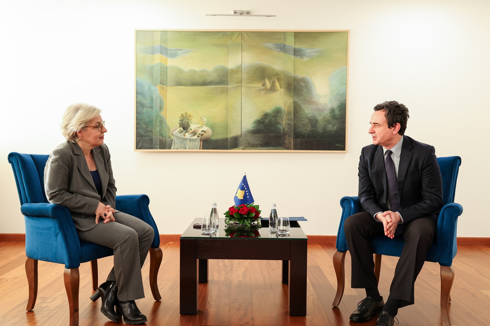 Kurti emëron Gërvallën koordinatore për mbrojtje nga dh*una në familje