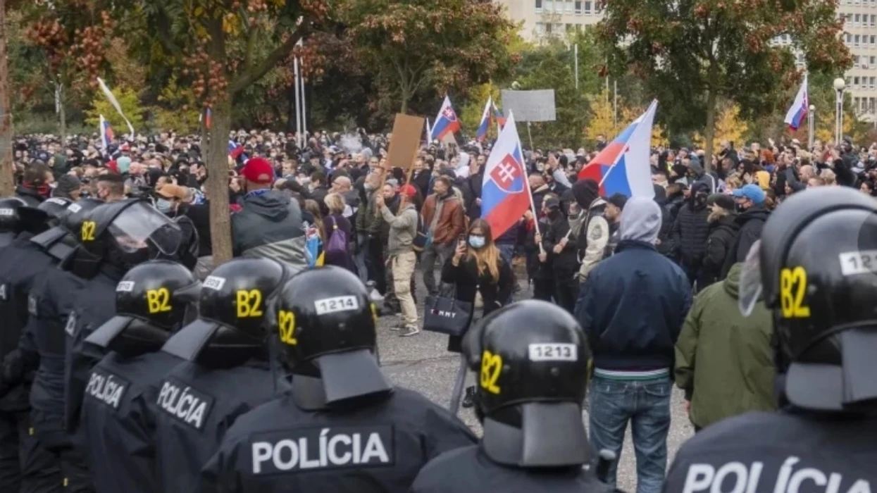 Ndeshje me rrezikshmëri të lartë, shtohen masat e sigurisë para duelit Sllovaki-Kosovë – Ekonomia Online