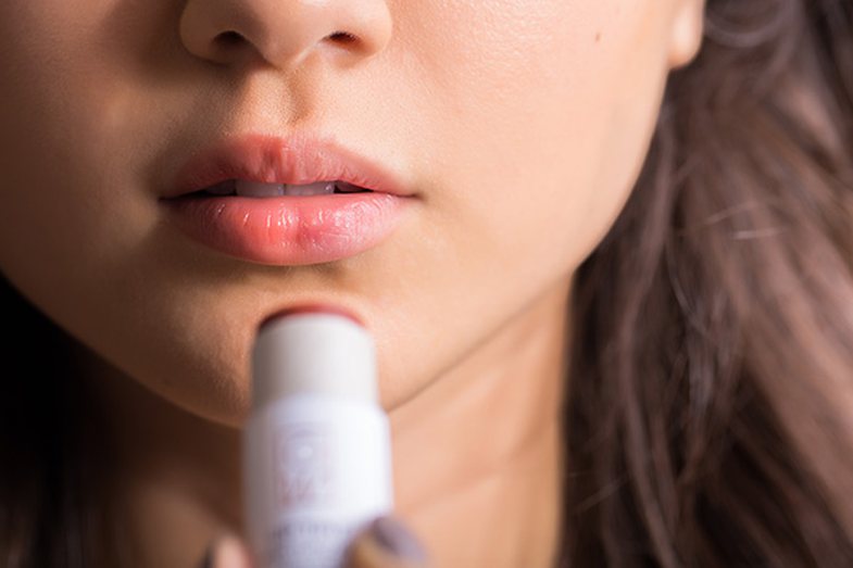 Arsyeja pse zbutësit ju thajnë e ju çajnë më tej buzët – Ekonomia Online