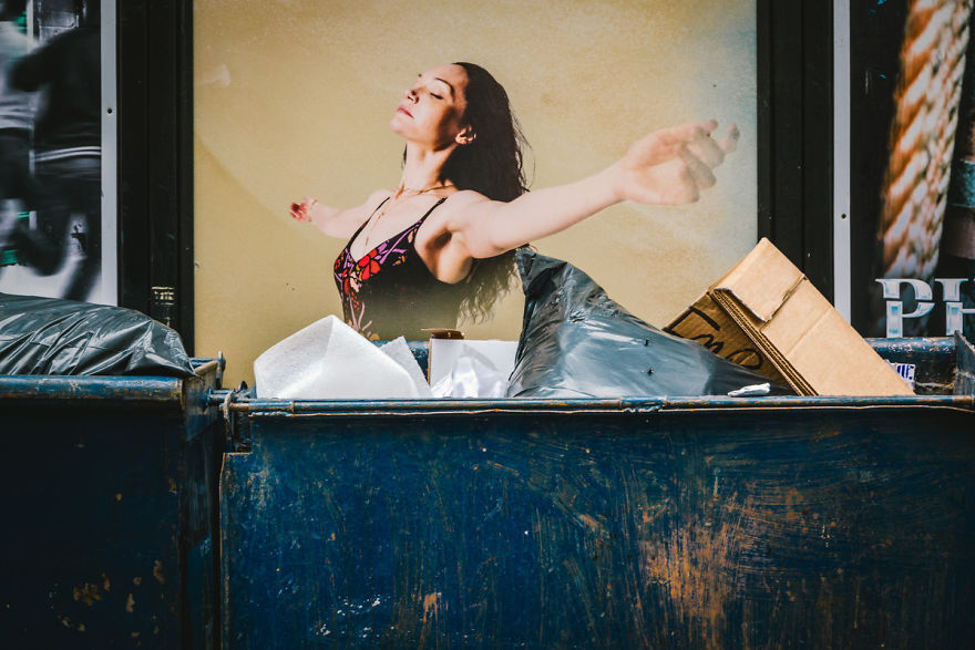 Amazing Candid Coincidences In Jonathan Higbee's New York Street Photography