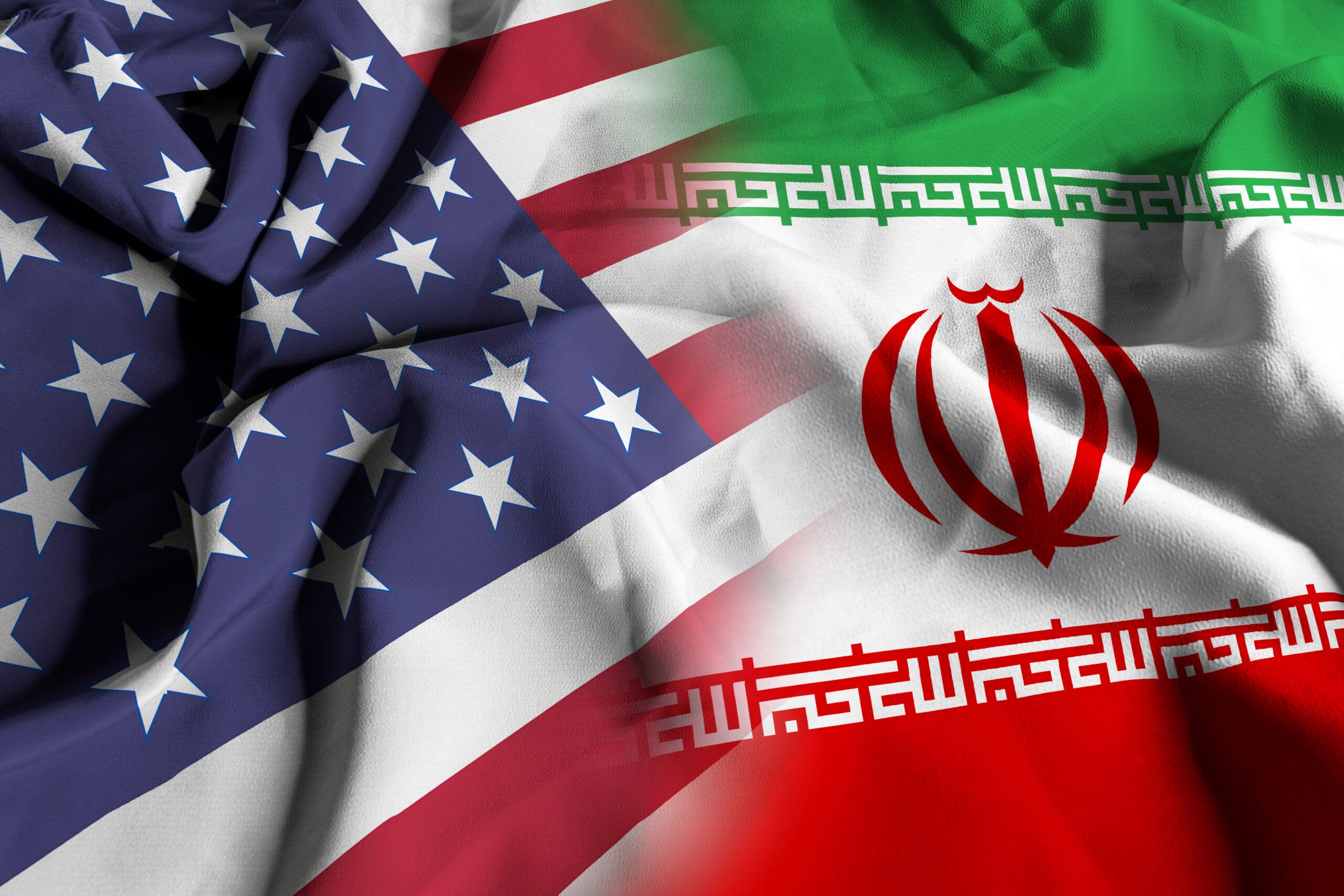 Qetësohen gjakrat, dy anije amerikane kalojnë në Ngushticën e Hormuzit