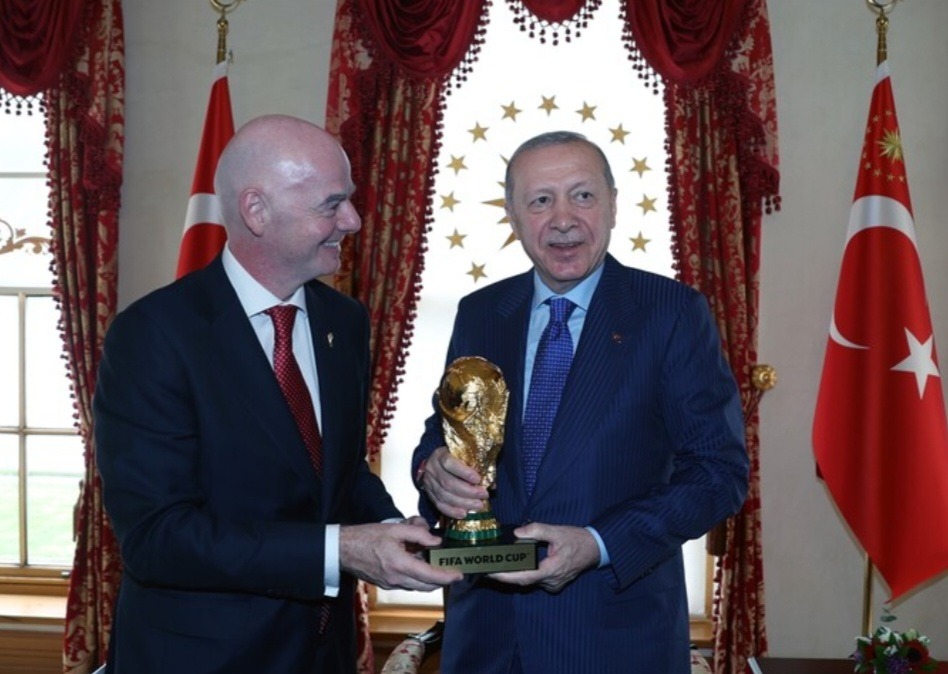 Presidenti turk pret në takim në Stamboll kreun e FIFA-s