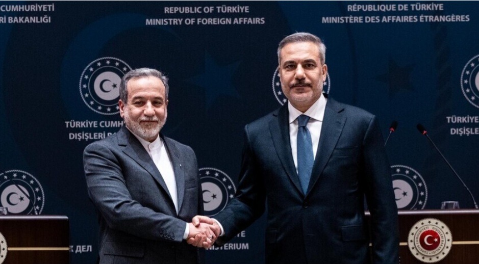 Shefat e diplomacisë turke dhe iraniane diskutojnë zhvillimet e fundit në bisedimet mes Teheranit dhe Washingtonit