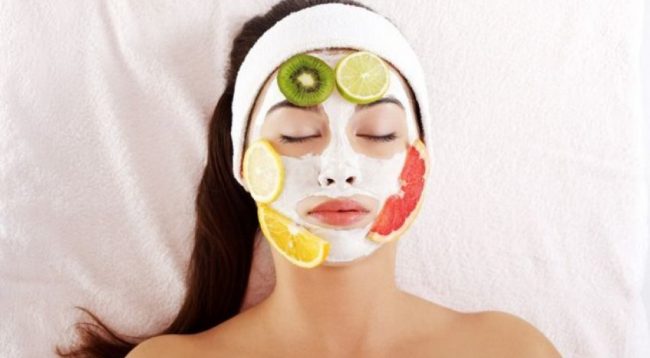 Nga dehidratimi deri tek mishi i kuq, faktorët që mund të shtojnë rrudhat në lëkurën tuaj – Ekonomia Online