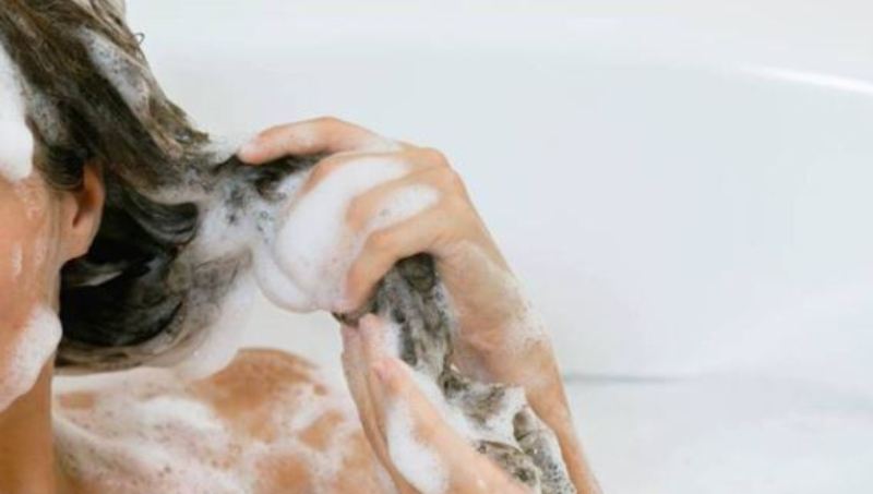 A shkakton zbutësi rënien e flokëve? – Ekonomia Online