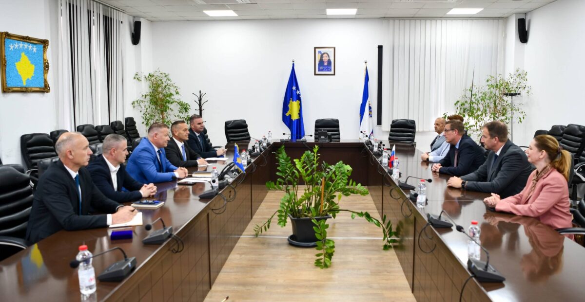 Policia e Kosovës pret delegacion nga Sllovenia, diskutohet thellimi i bashkëpunimit në fushën e sigurisë