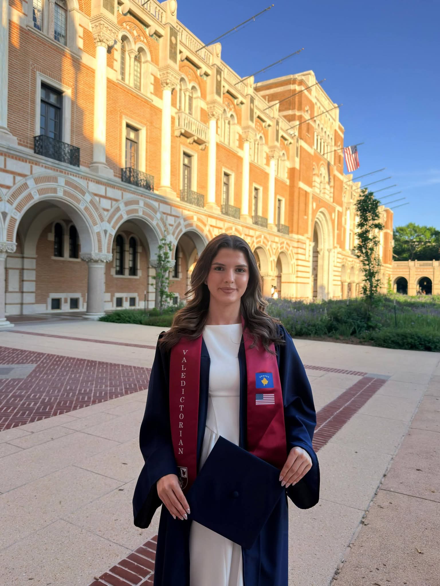 Gonxhe Halimi nga Gjilani diplomon si studente e dalluar në SHBA për shkencat kompjuterike