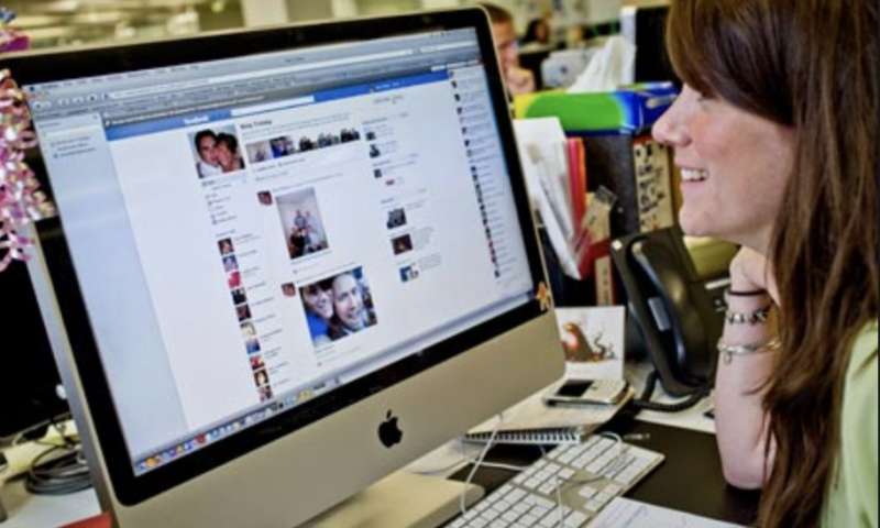 Shefit nuk i pëlqejnë disa nga sjelljet tuaja në rrjetet sociale – Ekonomia Online