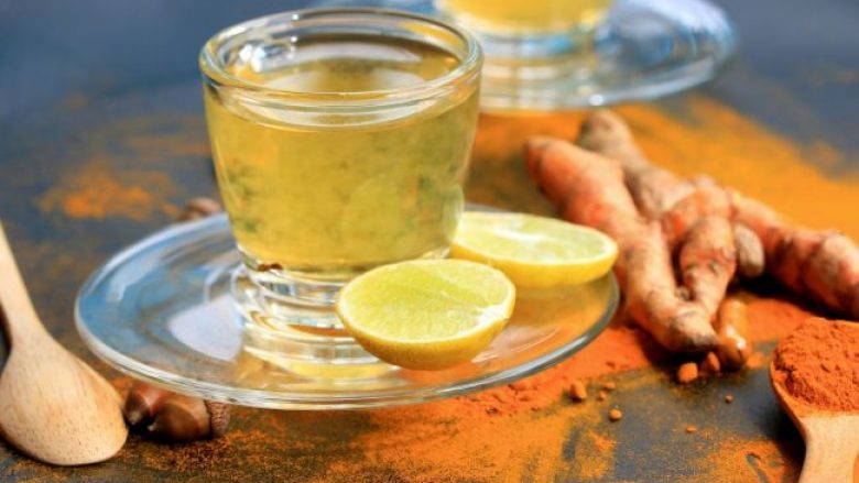 Ujë limoni me xhenxhefil, të mirat që i ndodhin trupit kur e konsumoni këtë pije rregullisht – Ekonomia Online