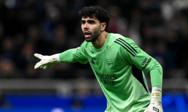 Raya e fiton “Golden Glove”, i barazon tri legjenda të Premierligës – Ekonomia Online