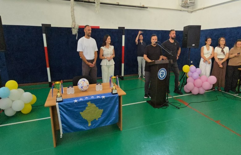 Vedat Muriqi gëzon nxënësit e Shkollës “Mustafa Bakiu” në Prizren – Ekonomia Online