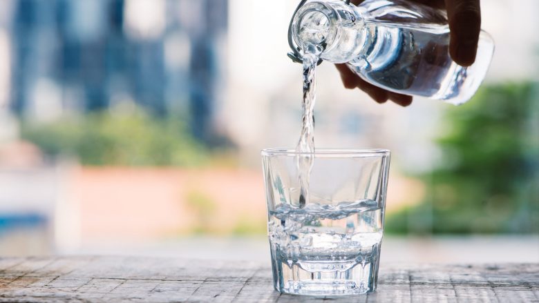 Kjo sasi uji çdo mëngjes në lukth të zbrazët është ideale për pastrim të organizmit! – Ekonomia Online