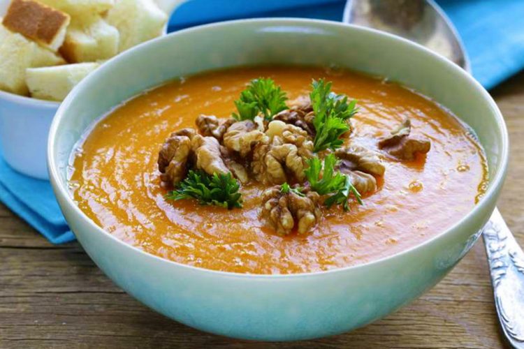 Receta e veçantë e supës me arra dhe hudhra – Ekonomia Online
