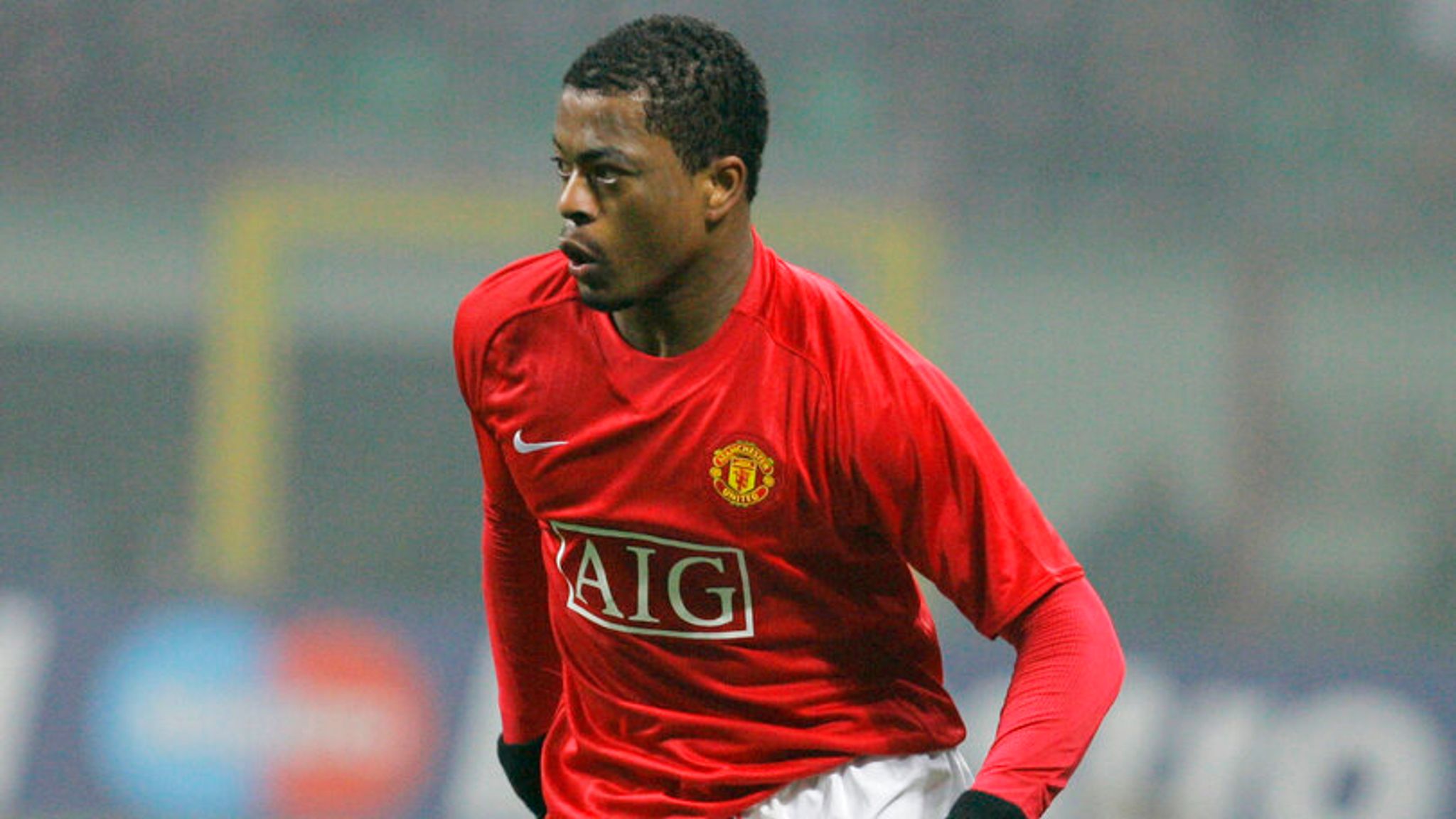 Patrice Evra sfidon Yamalin: Do ta haja të gjallë në fushë – Ekonomia Online