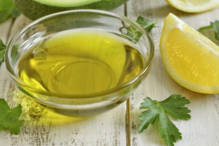 Trajtimi me lëng limoni dhe vaj ulliri për rininë e fytyrës – Ekonomia Online