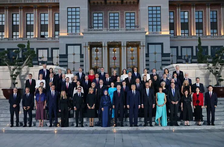 Presidenti Erdogan pret udhëheqësit e NATO-s dhe bashkëshortet e tyre në pritje dhe darkë në Ankara
