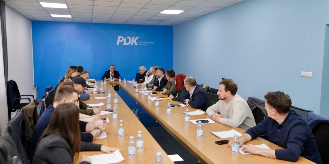 Ftesa e Kurtit, PDK-ja mbledh kryesinë