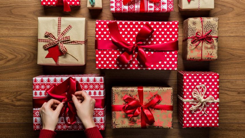 Si të rregulloni dhuratat për festa të fundvitit? – Ekonomia Online